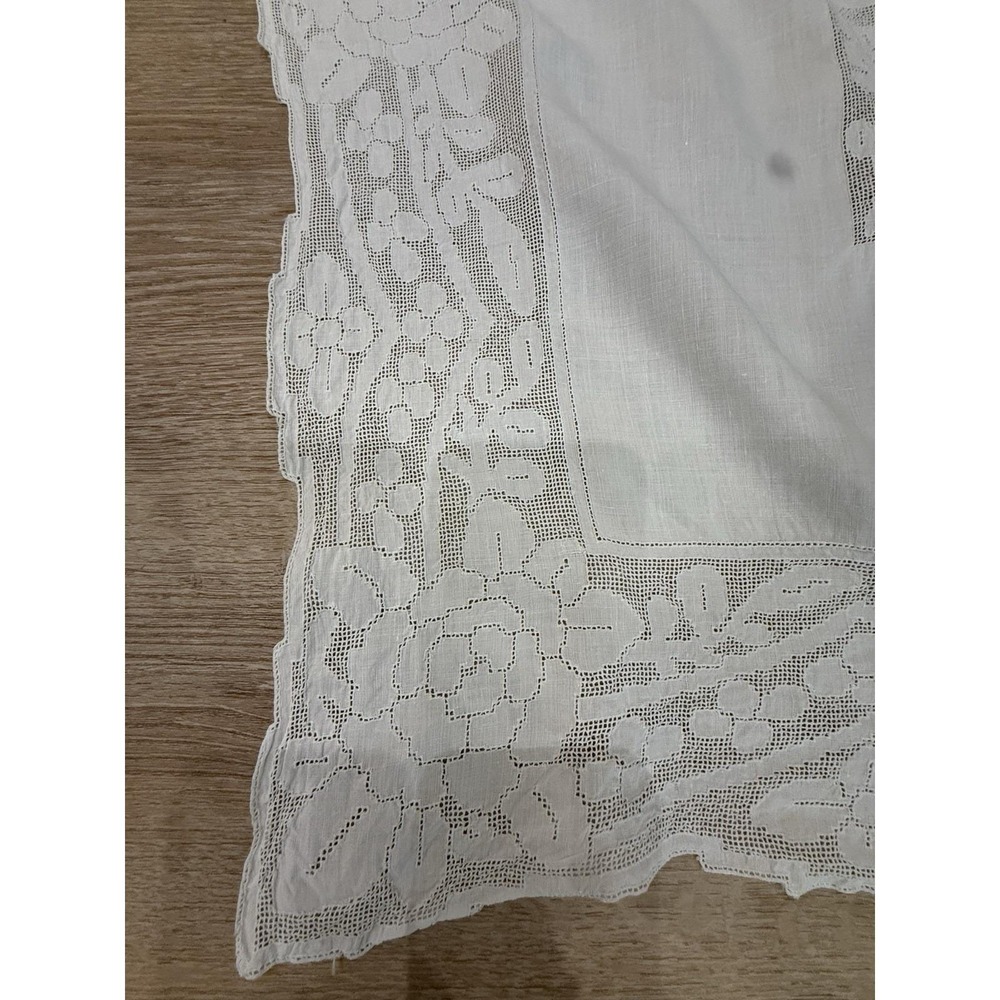 Vtg White Tablecloth Square Cotton Lace Edge  Traditional English Cottage Shabby - Picture 2 of 6